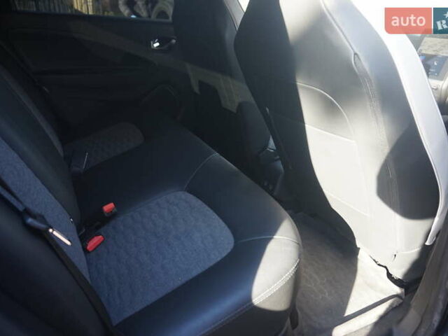 Серый Рено Зое, объемом двигателя 0 л и пробегом 174 тыс. км за 12000 $, фото 43 на Automoto.ua