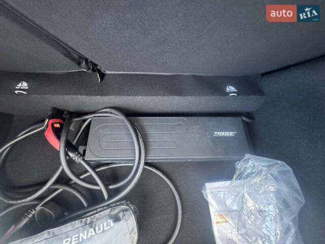 Серый Рено Зое, объемом двигателя 0 л и пробегом 130 тыс. км за 13350 $, фото 68 на Automoto.ua