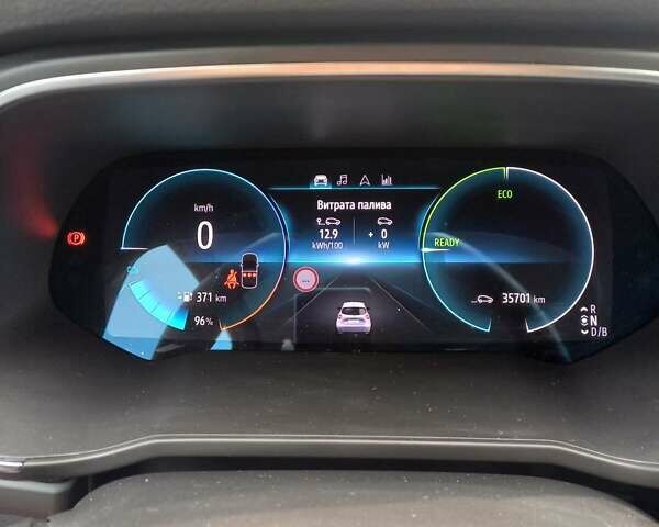 Серый Рено Зое, объемом двигателя 0 л и пробегом 36 тыс. км за 12950 $, фото 7 на Automoto.ua