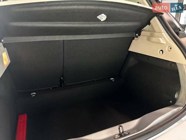 Серый Рено Зое, объемом двигателя 0 л и пробегом 124 тыс. км за 11200 $, фото 33 на Automoto.ua