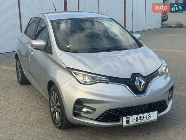 Серый Рено Зое, объемом двигателя 0 л и пробегом 130 тыс. км за 13350 $, фото 39 на Automoto.ua