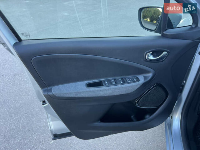 Сірий Рено Зое, об'ємом двигуна 0 л та пробігом 4 тис. км за 12900 $, фото 12 на Automoto.ua