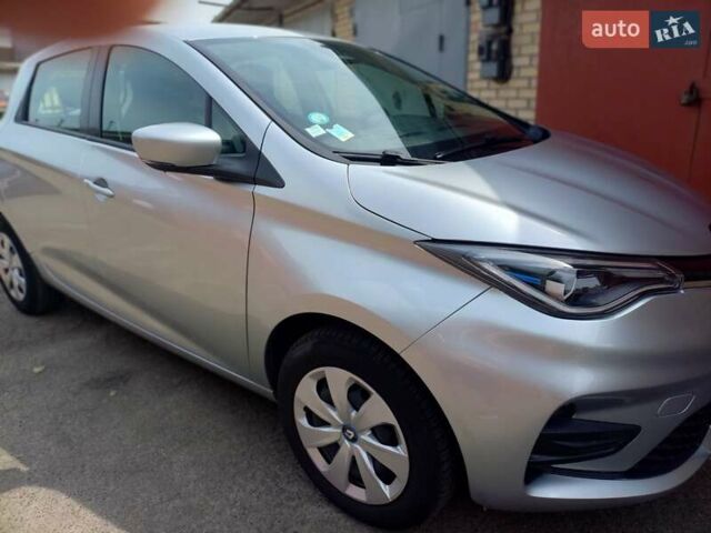 Серый Рено Зое, объемом двигателя 0 л и пробегом 36 тыс. км за 12950 $, фото 3 на Automoto.ua