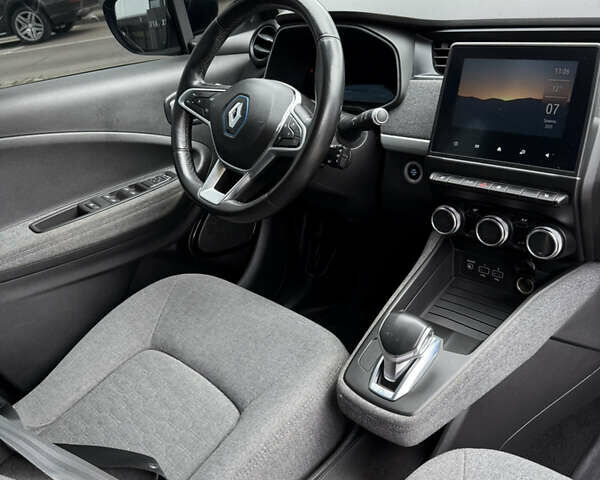 Серый Рено Зое, объемом двигателя 0 л и пробегом 125 тыс. км за 11700 $, фото 16 на Automoto.ua