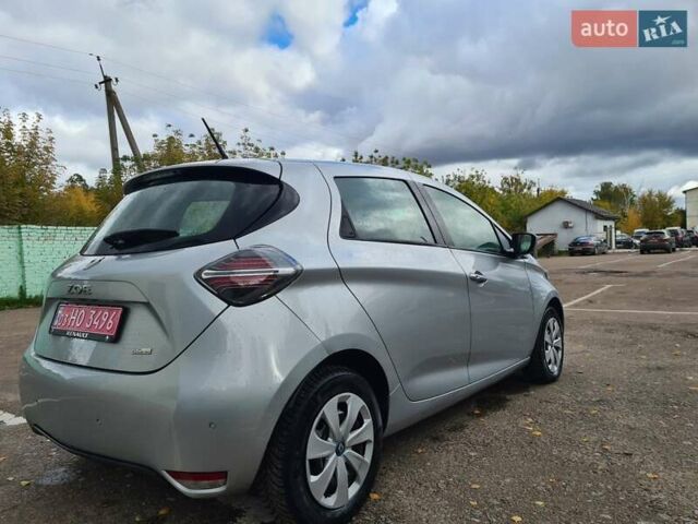 Серый Рено Зое, объемом двигателя 0 л и пробегом 92 тыс. км за 11900 $, фото 8 на Automoto.ua