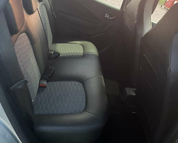 Сірий Рено Зое, об'ємом двигуна 0 л та пробігом 86 тис. км за 12300 $, фото 37 на Automoto.ua