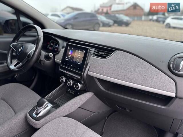 Серый Рено Зое, объемом двигателя 0 л и пробегом 153 тыс. км за 11799 $, фото 26 на Automoto.ua