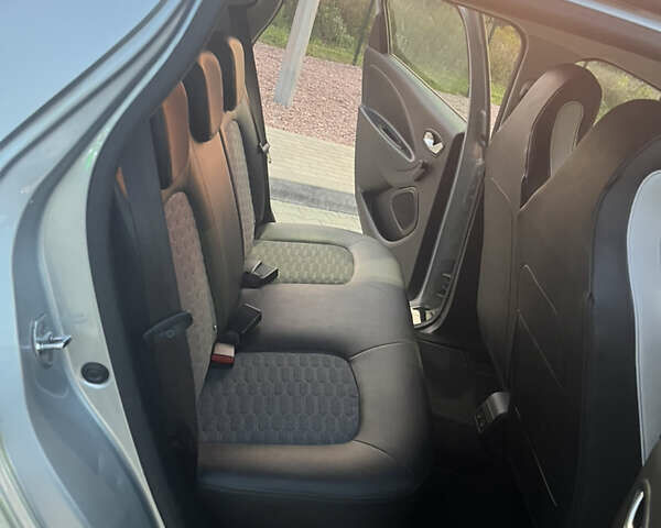 Сірий Рено Зое, об'ємом двигуна 0 л та пробігом 86 тис. км за 12300 $, фото 35 на Automoto.ua