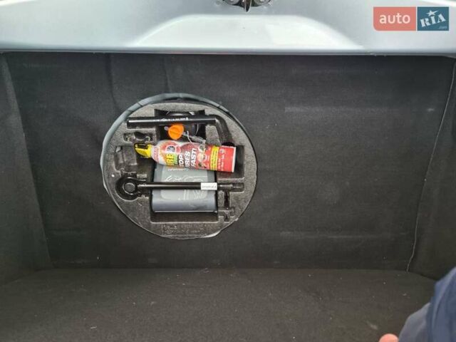 Серый Рено Зое, объемом двигателя 0 л и пробегом 93 тыс. км за 11950 $, фото 31 на Automoto.ua