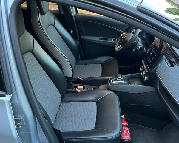 Серый Рено Зое, объемом двигателя 0 л и пробегом 87 тыс. км за 14200 $, фото 11 на Automoto.ua