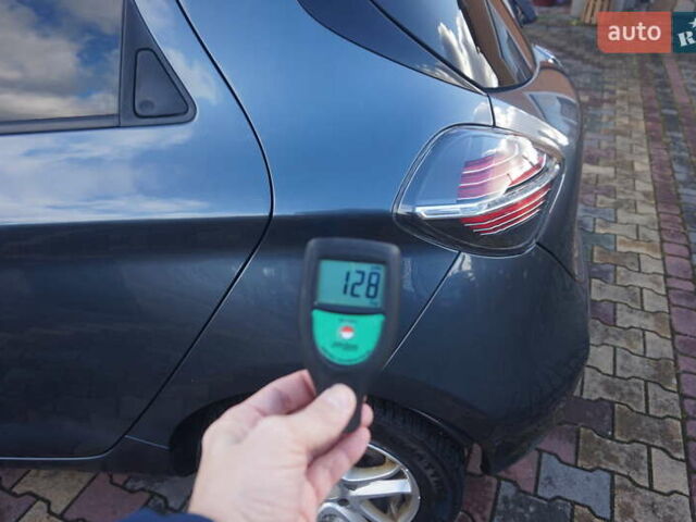 Серый Рено Зое, объемом двигателя 0 л и пробегом 174 тыс. км за 12000 $, фото 75 на Automoto.ua