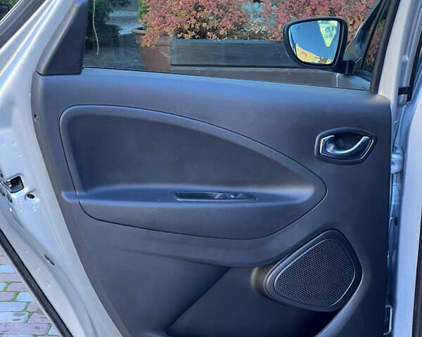 Сірий Рено Зое, об'ємом двигуна 0 л та пробігом 99 тис. км за 13400 $, фото 19 на Automoto.ua