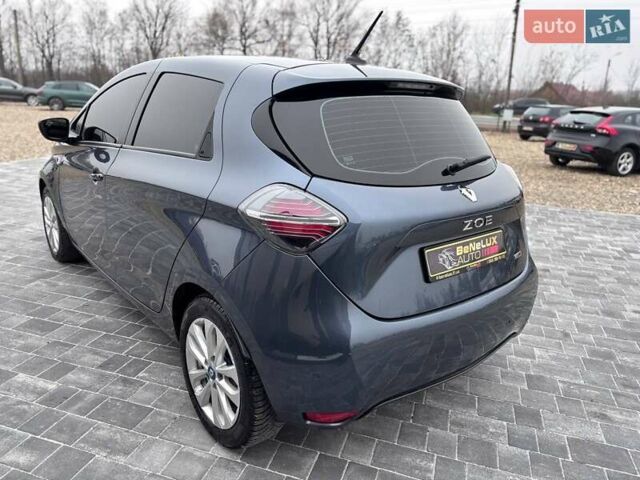 Серый Рено Зое, объемом двигателя 0 л и пробегом 153 тыс. км за 11799 $, фото 6 на Automoto.ua