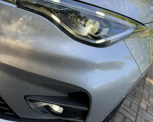Серый Рено Зое, объемом двигателя 0 л и пробегом 64 тыс. км за 13250 $, фото 6 на Automoto.ua