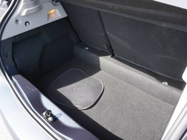 Серый Рено Зое, объемом двигателя 0 л и пробегом 65 тыс. км за 10800 $, фото 15 на Automoto.ua