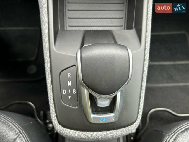 Серый Рено Зое, объемом двигателя 0 л и пробегом 16 тыс. км за 14800 $, фото 15 на Automoto.ua