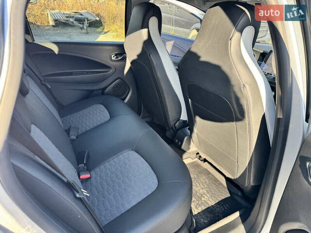 Сірий Рено Зое, об'ємом двигуна 0 л та пробігом 70 тис. км за 12500 $, фото 21 на Automoto.ua
