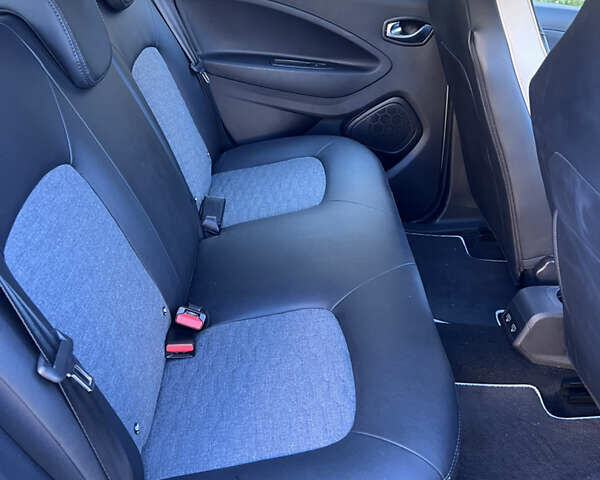 Сірий Рено Зое, об'ємом двигуна 0 л та пробігом 99 тис. км за 13400 $, фото 22 на Automoto.ua