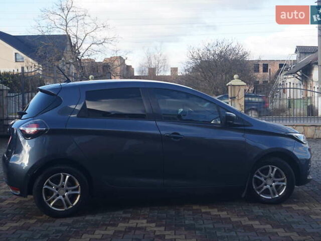 Серый Рено Зое, объемом двигателя 0 л и пробегом 174 тыс. км за 12000 $, фото 6 на Automoto.ua