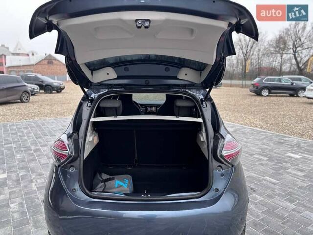 Серый Рено Зое, объемом двигателя 0 л и пробегом 153 тыс. км за 11799 $, фото 21 на Automoto.ua