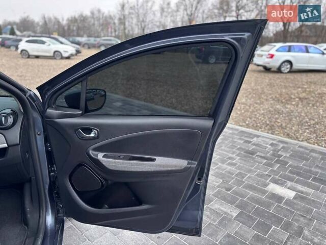 Серый Рено Зое, объемом двигателя 0 л и пробегом 153 тыс. км за 11799 $, фото 24 на Automoto.ua