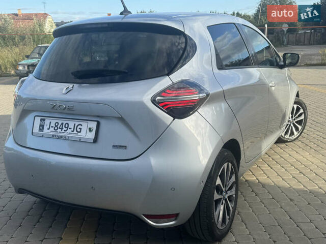 Серый Рено Зое, объемом двигателя 0 л и пробегом 130 тыс. км за 13350 $, фото 8 на Automoto.ua