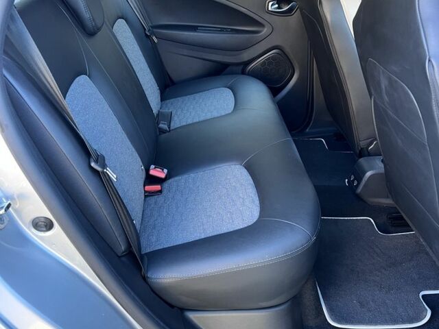 Серый Рено Зое, объемом двигателя 0 л и пробегом 100 тыс. км за 317 $, фото 9 на Automoto.ua