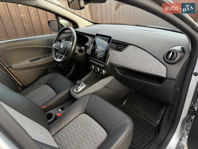 Серый Рено Зое, объемом двигателя 0 л и пробегом 77 тыс. км за 14300 $, фото 25 на Automoto.ua