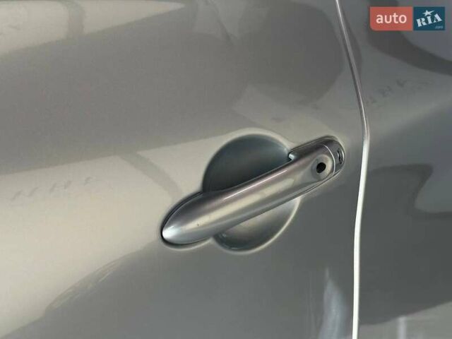 Серый Рено Зое, объемом двигателя 0 л и пробегом 124 тыс. км за 11200 $, фото 13 на Automoto.ua