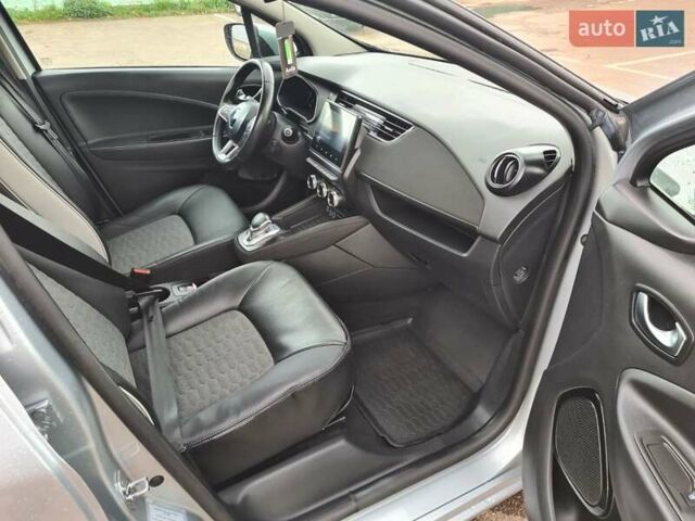 Серый Рено Зое, объемом двигателя 0 л и пробегом 93 тыс. км за 11950 $, фото 36 на Automoto.ua