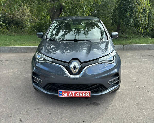 Серый Рено Зое, объемом двигателя 0 л и пробегом 43 тыс. км за 12500 $, фото 1 на Automoto.ua