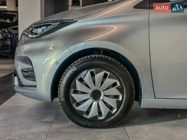 Серый Рено Зое, объемом двигателя 0 л и пробегом 124 тыс. км за 11200 $, фото 5 на Automoto.ua