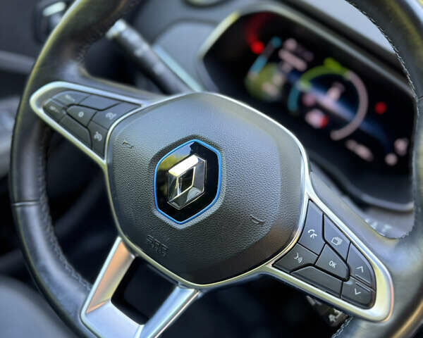 Серый Рено Зое, объемом двигателя 0 л и пробегом 64 тыс. км за 13250 $, фото 28 на Automoto.ua