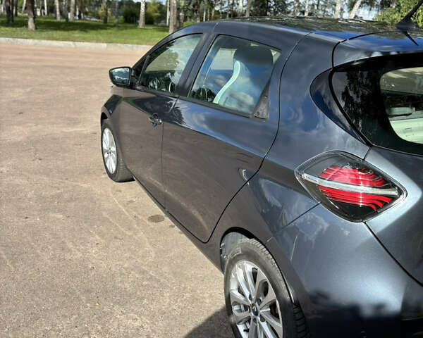Серый Рено Зое, объемом двигателя 0 л и пробегом 43 тыс. км за 12500 $, фото 6 на Automoto.ua