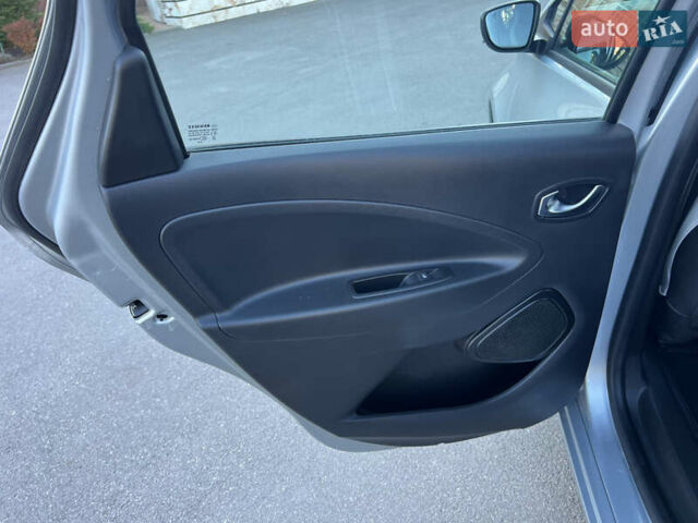 Сірий Рено Зое, об'ємом двигуна 0 л та пробігом 4 тис. км за 12900 $, фото 15 на Automoto.ua