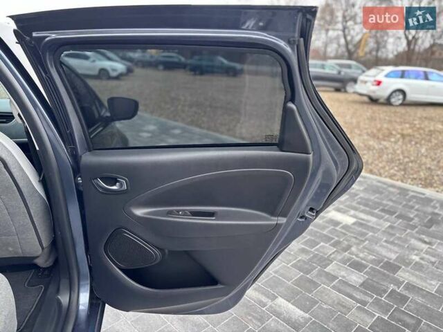 Серый Рено Зое, объемом двигателя 0 л и пробегом 153 тыс. км за 11799 $, фото 22 на Automoto.ua