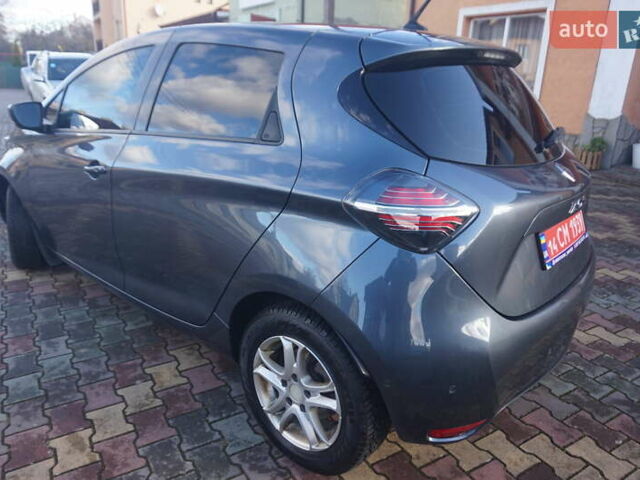 Серый Рено Зое, объемом двигателя 0 л и пробегом 174 тыс. км за 12000 $, фото 18 на Automoto.ua