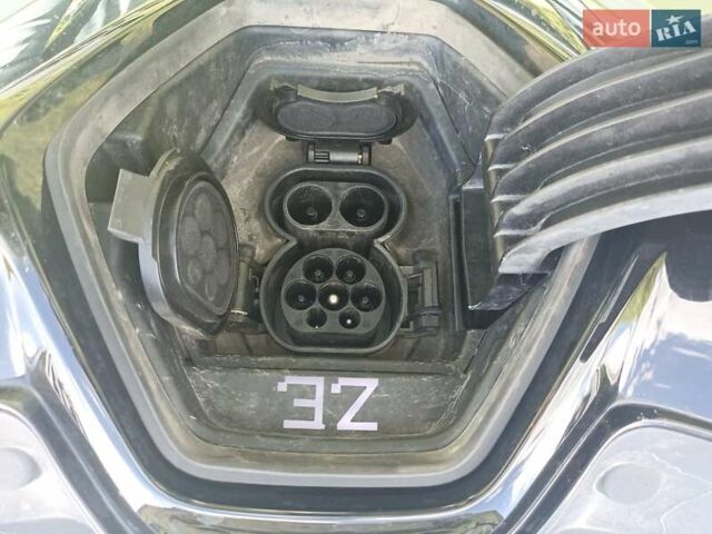 Серый Рено Зое, объемом двигателя 0 л и пробегом 68 тыс. км за 13800 $, фото 6 на Automoto.ua
