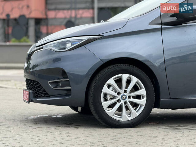 Серый Рено Зое, объемом двигателя 0 л и пробегом 125 тыс. км за 11700 $, фото 11 на Automoto.ua