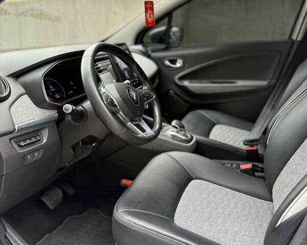 Серый Рено Зое, объемом двигателя 0 л и пробегом 89 тыс. км за 12999 $, фото 19 на Automoto.ua
