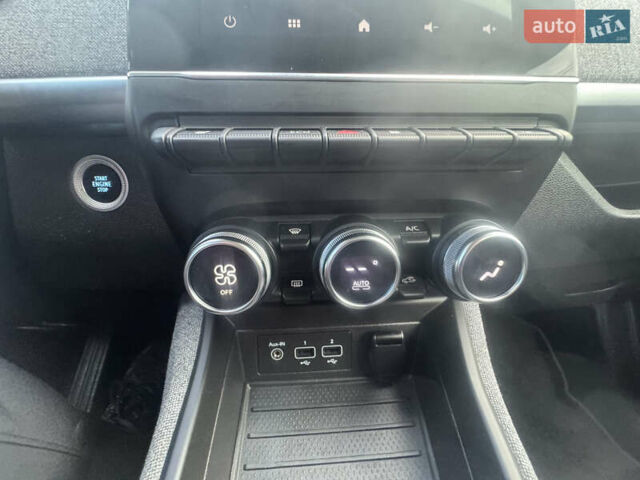 Серый Рено Зое, объемом двигателя 0 л и пробегом 130 тыс. км за 13350 $, фото 73 на Automoto.ua