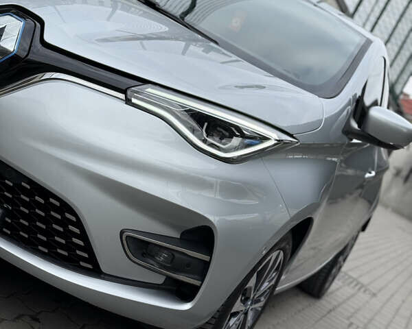 Серый Рено Зое, объемом двигателя 0 л и пробегом 89 тыс. км за 12999 $, фото 7 на Automoto.ua