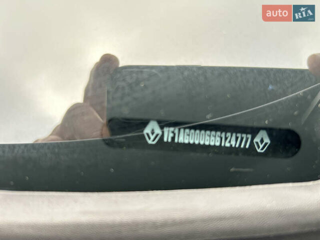 Серый Рено Зое, объемом двигателя 0 л и пробегом 16 тыс. км за 14800 $, фото 44 на Automoto.ua