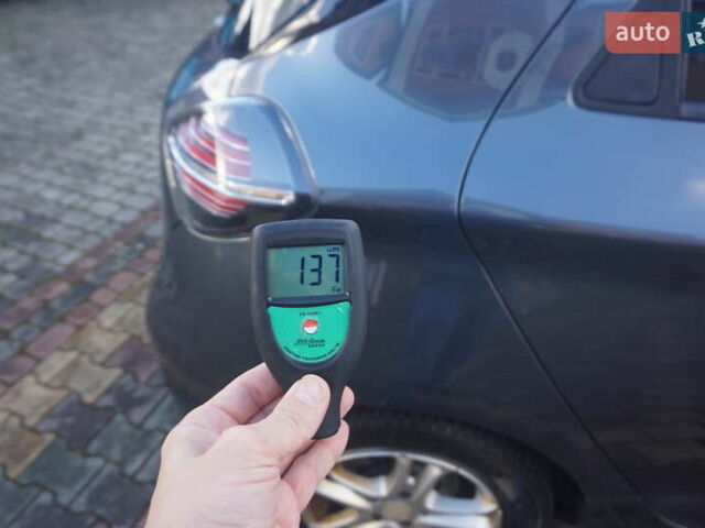 Серый Рено Зое, объемом двигателя 0 л и пробегом 174 тыс. км за 12000 $, фото 77 на Automoto.ua