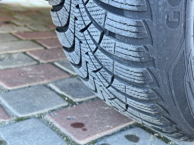 Серый Рено Зое, объемом двигателя 0 л и пробегом 100 тыс. км за 317 $, фото 12 на Automoto.ua