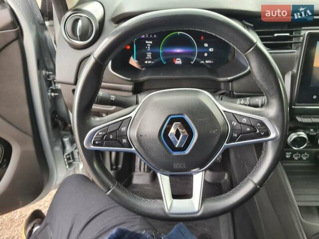 Серый Рено Зое, объемом двигателя 0 л и пробегом 93 тыс. км за 11950 $, фото 22 на Automoto.ua