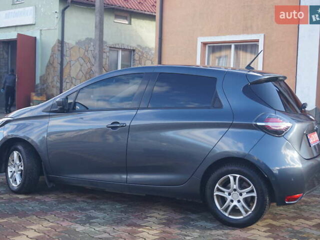 Серый Рено Зое, объемом двигателя 0 л и пробегом 174 тыс. км за 12000 $, фото 10 на Automoto.ua