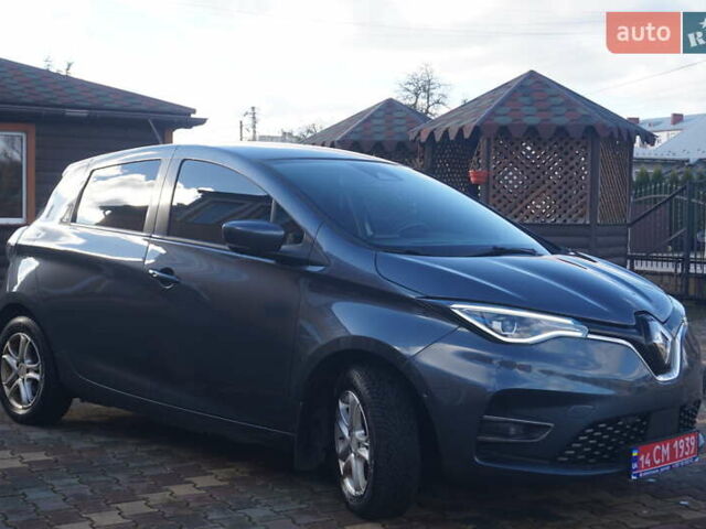 Серый Рено Зое, объемом двигателя 0 л и пробегом 174 тыс. км за 12000 $, фото 4 на Automoto.ua