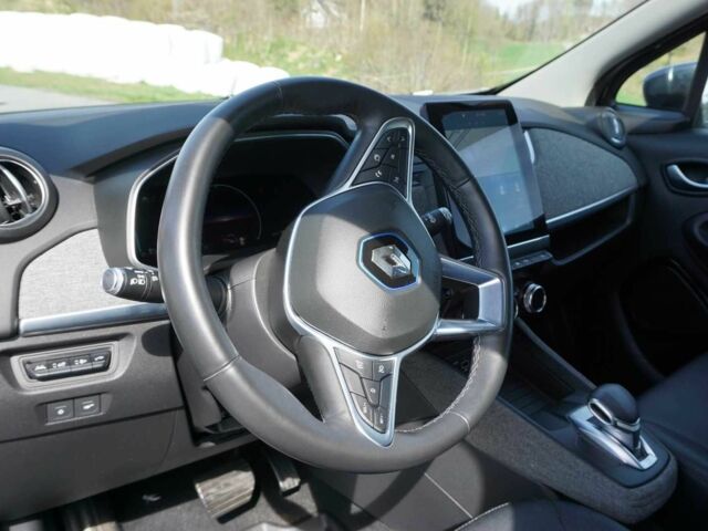 Серый Рено Зое, объемом двигателя 0 л и пробегом 65 тыс. км за 10800 $, фото 6 на Automoto.ua