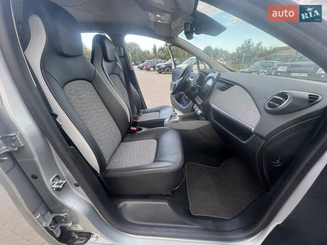 Серый Рено Зое, объемом двигателя 0 л и пробегом 130 тыс. км за 13350 $, фото 62 на Automoto.ua